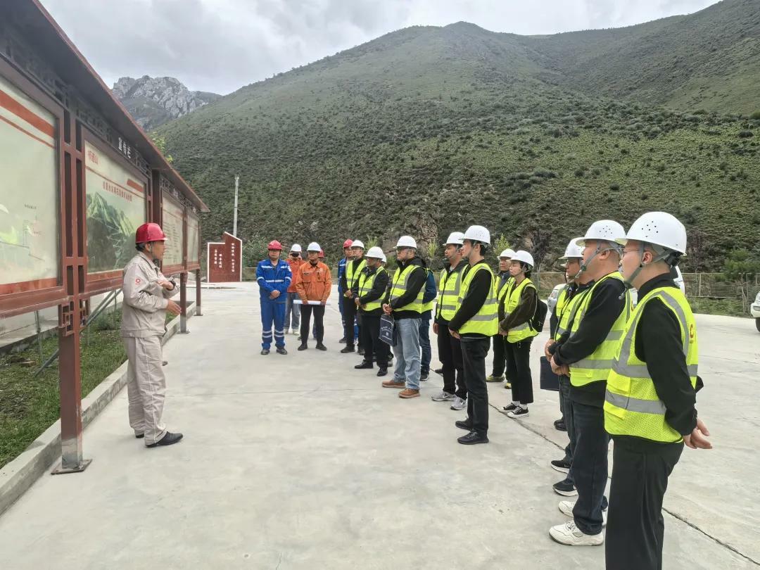 山南市开展绿色矿山建设现场观摩暨政策宣讲活动2.jpg